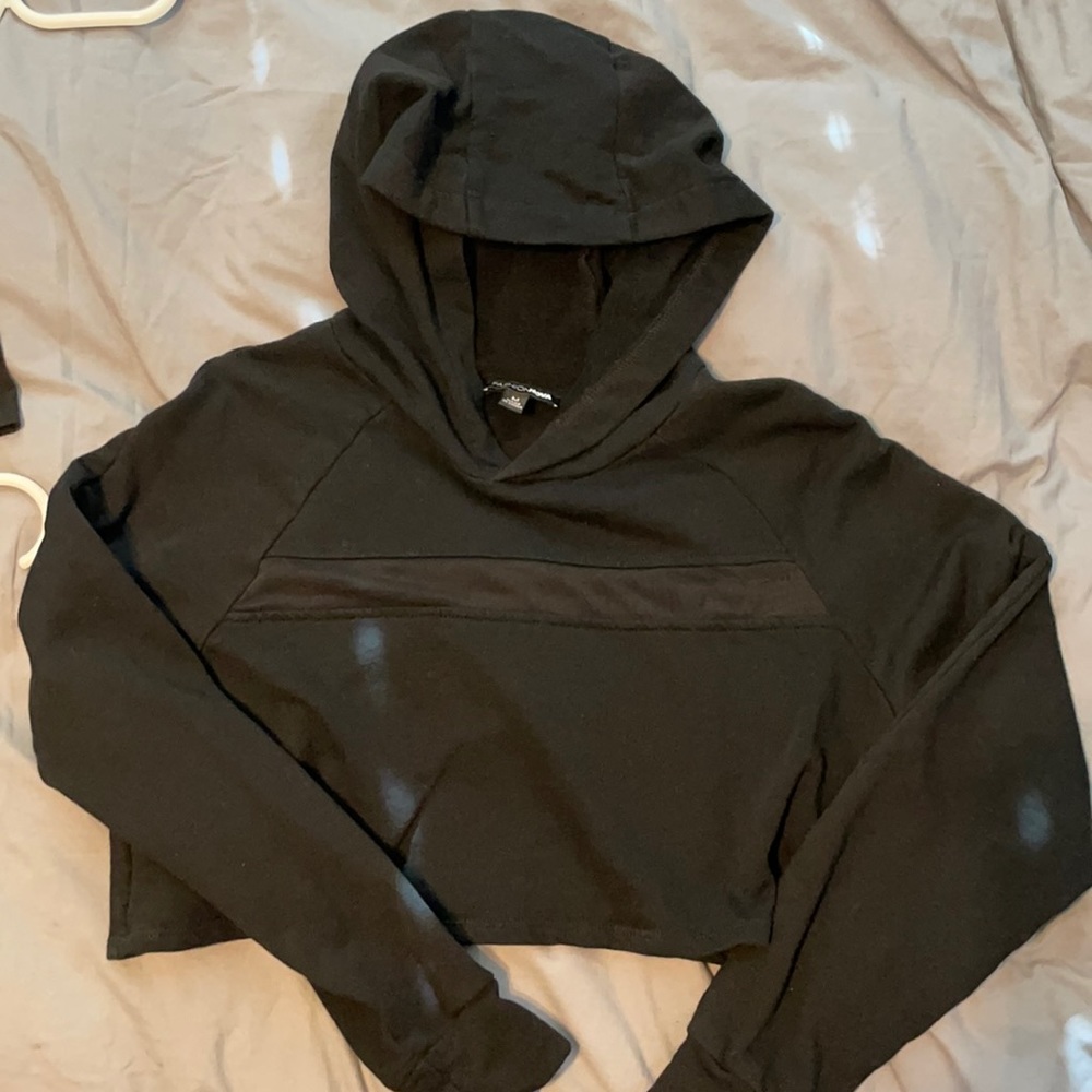 Fashion nova cropped hoodie